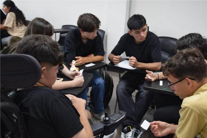 Dinámica de bienvenida con estudiantes de MATEC
