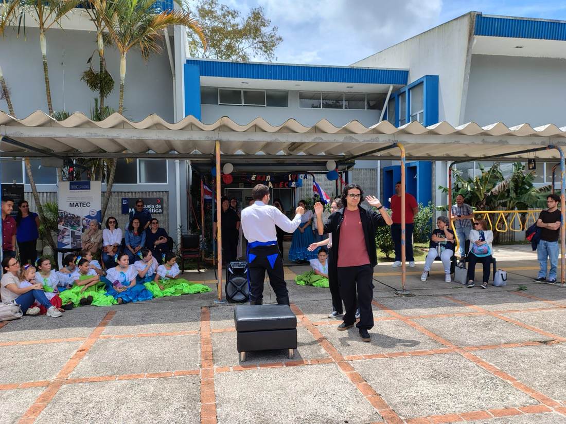 Baile típico en la Semana Cívica de MATEC